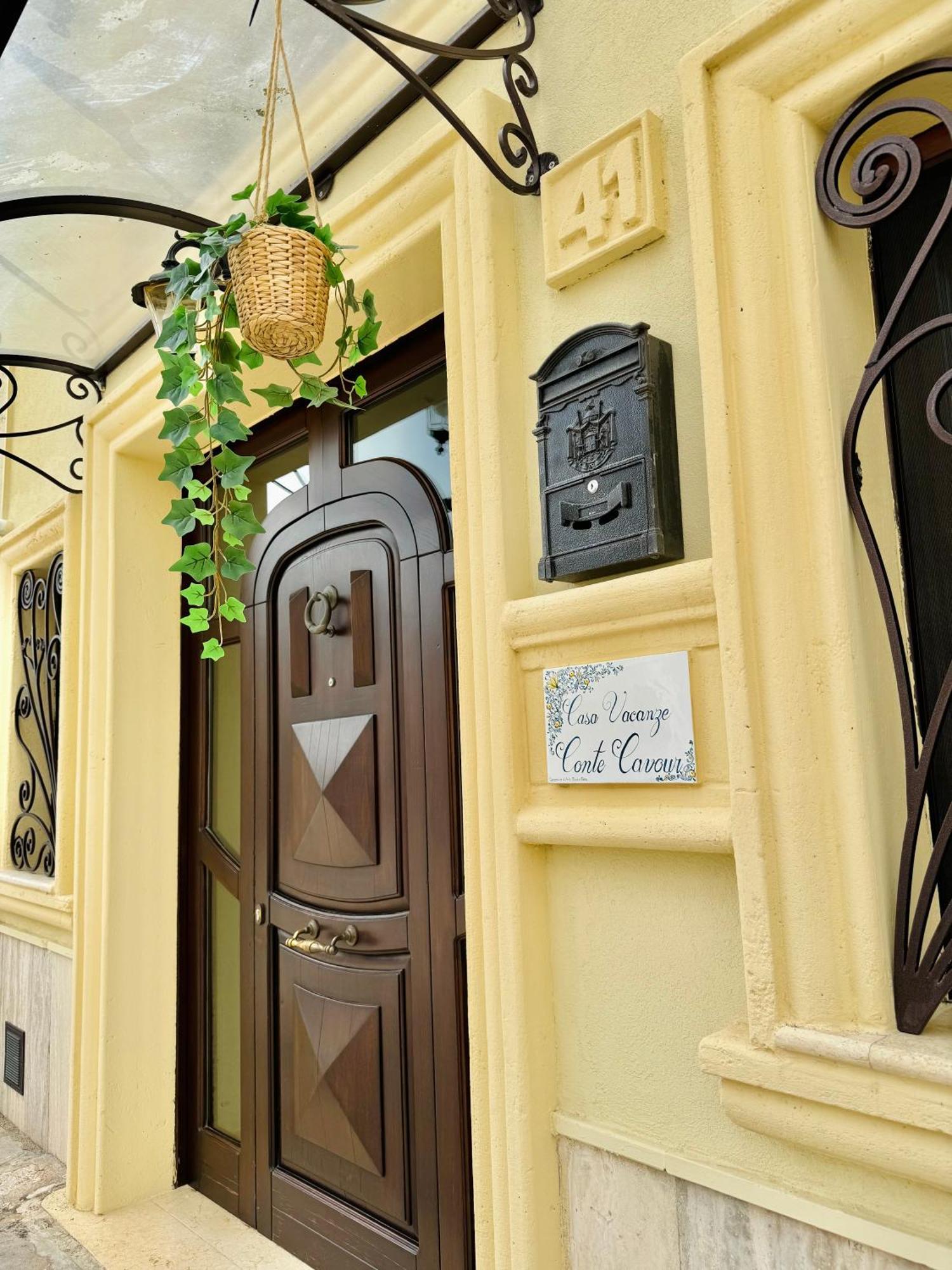 Conte Cavour - Casa Vacanze Laterza Esterno foto